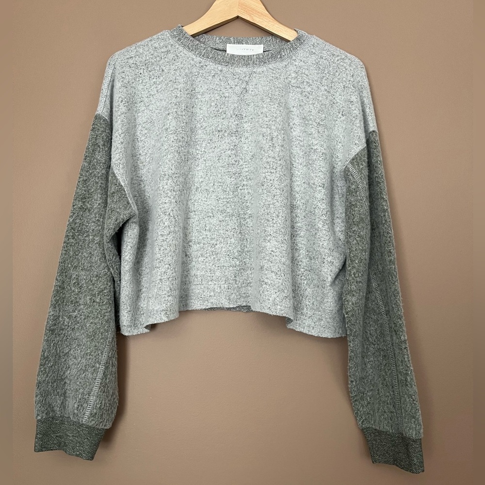 {Six Fifty} Crew Neckline Cropped Sweatshirt with Raw Hem - Womens Medium
